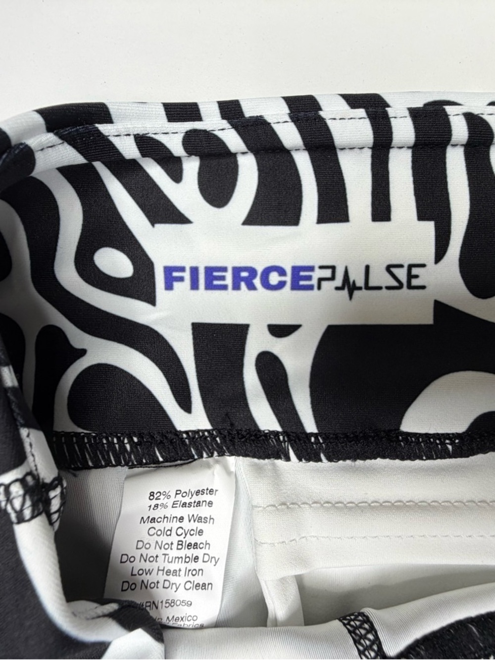 Fierce Pulse Women’s size Medium Black & White Swirl Pattern Leggings. Like new! - Picture 5 of 6